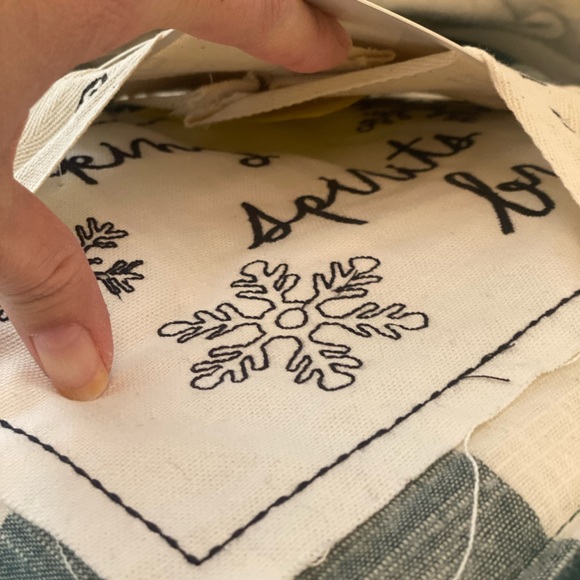 ⚡️Rae Dunn "MAKING SPIRITS BRIGHT" Buffalo Check Sherpa Throw - Picture 3 of 4